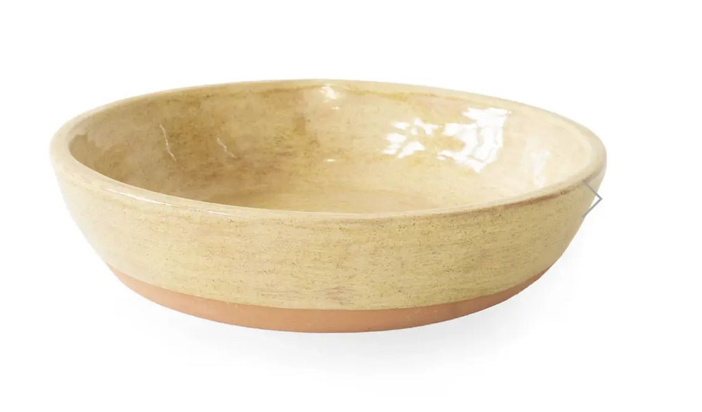 Découvrez notre vaisselle : Assiette creuse faite à la main à Cuernavaca, au Mexique disponible en sable chez Tribu 99 