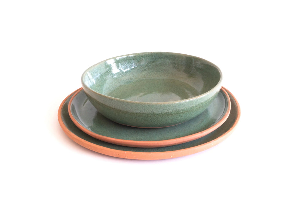 Découvrez notre vaisselle : Assiette faite à la main à Cuernavaca, au Mexique disponible en vert d'eau chez Tribu 99 