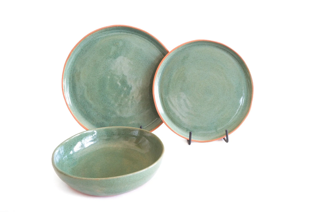Découvrez notre vaisselle : Assiette faite à la main à Cuernavaca, au Mexique disponible en couleur vert d'eau chez Tribu 99