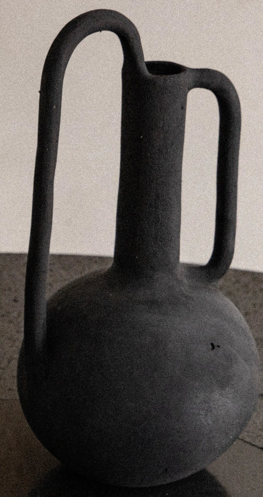 Vase en argile noire avec anses fait à la main à Oaxaca , au Mexique disponible chez Tribu 99