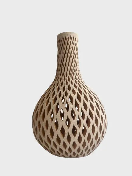 Vase bouteille en argile blanche sculpté à la main par une artisane talentueuse à Oaxaca, au Mexique disponible chez Tribu 99 