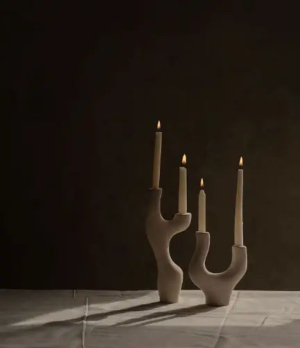 Apportez une touche d'originalité dans votre intérieur avec le bougeoir La Diosa couleur naturel fait à la main au Mexique disponible chez Tribu 99